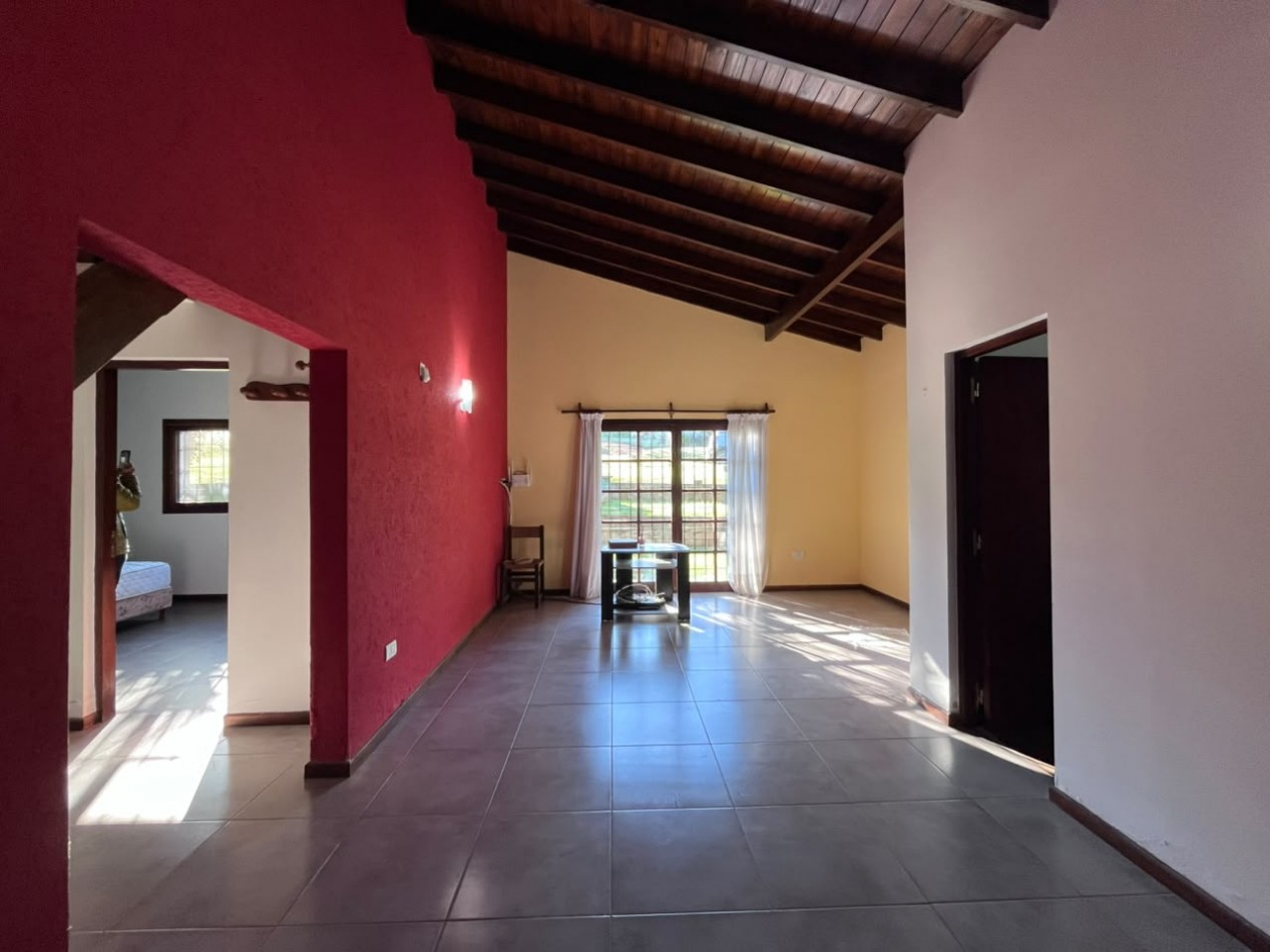 Venta de Casa 5 ambientes en Pinamar cerca del mar y centro comercial (cuenta con Gas Natural )