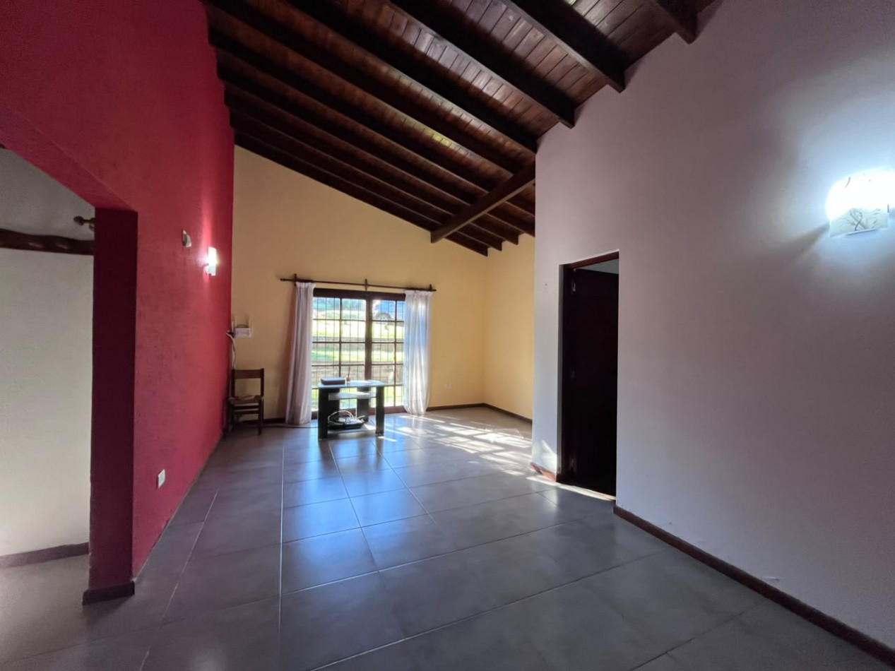 Venta de Casa 5 ambientes en Pinamar cerca del mar y centro comercial (cuenta con Gas Natural )