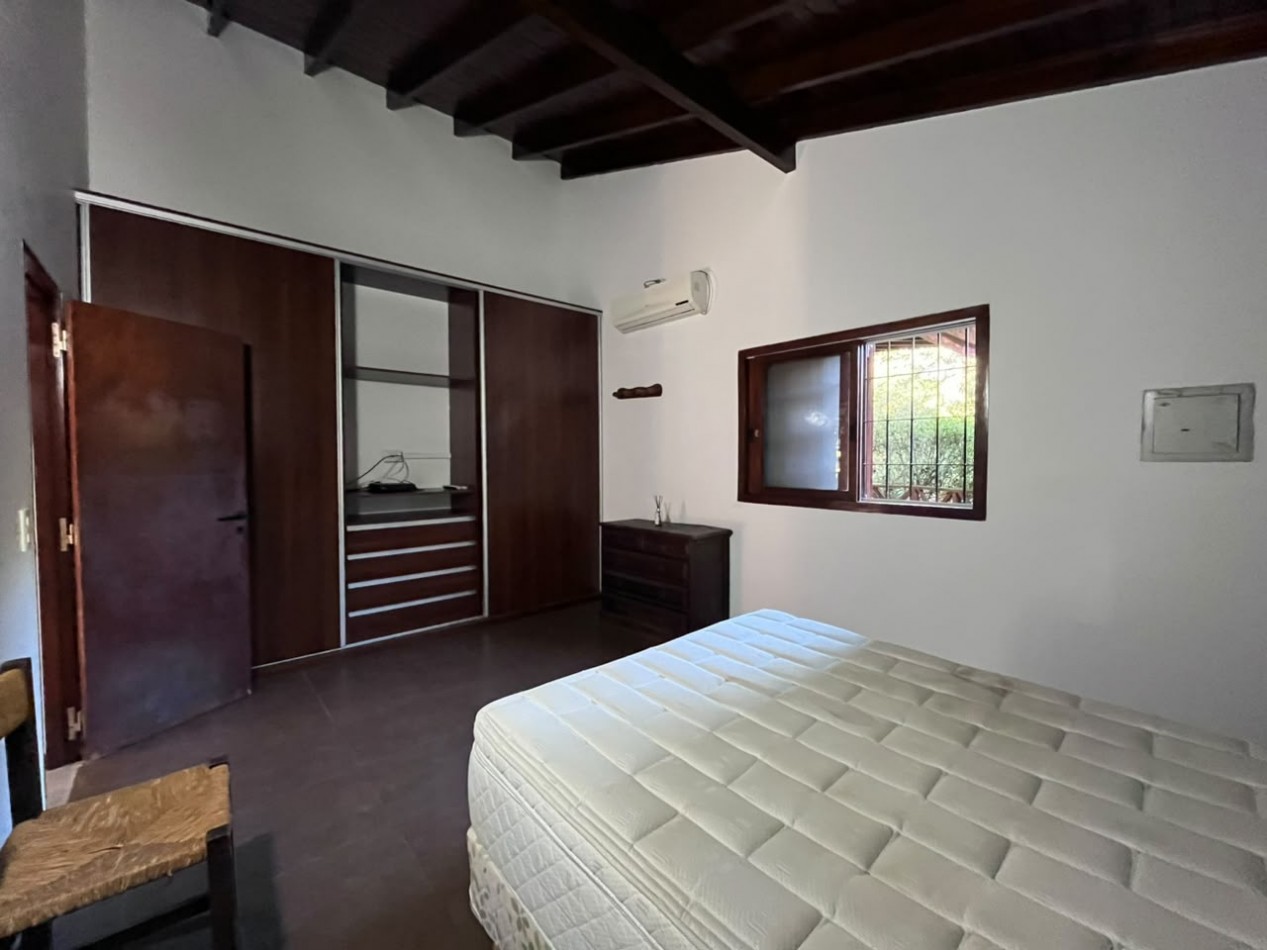 Venta de Casa 5 ambientes en Pinamar cerca del mar y centro comercial (cuenta con Gas Natural )