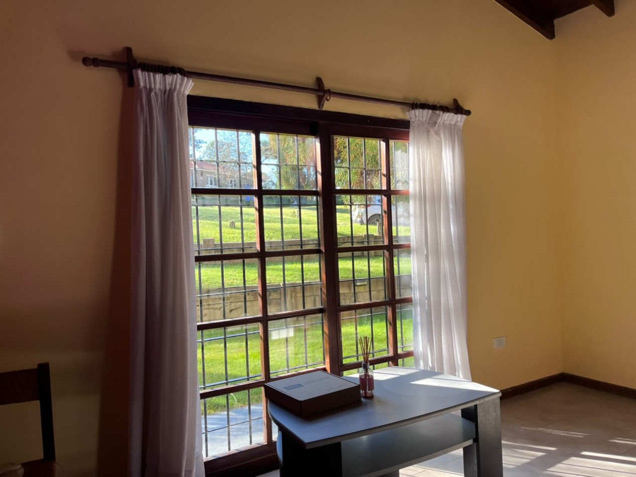 Venta de Casa 5 ambientes en Pinamar cerca del mar y centro comercial (cuenta con Gas Natural )