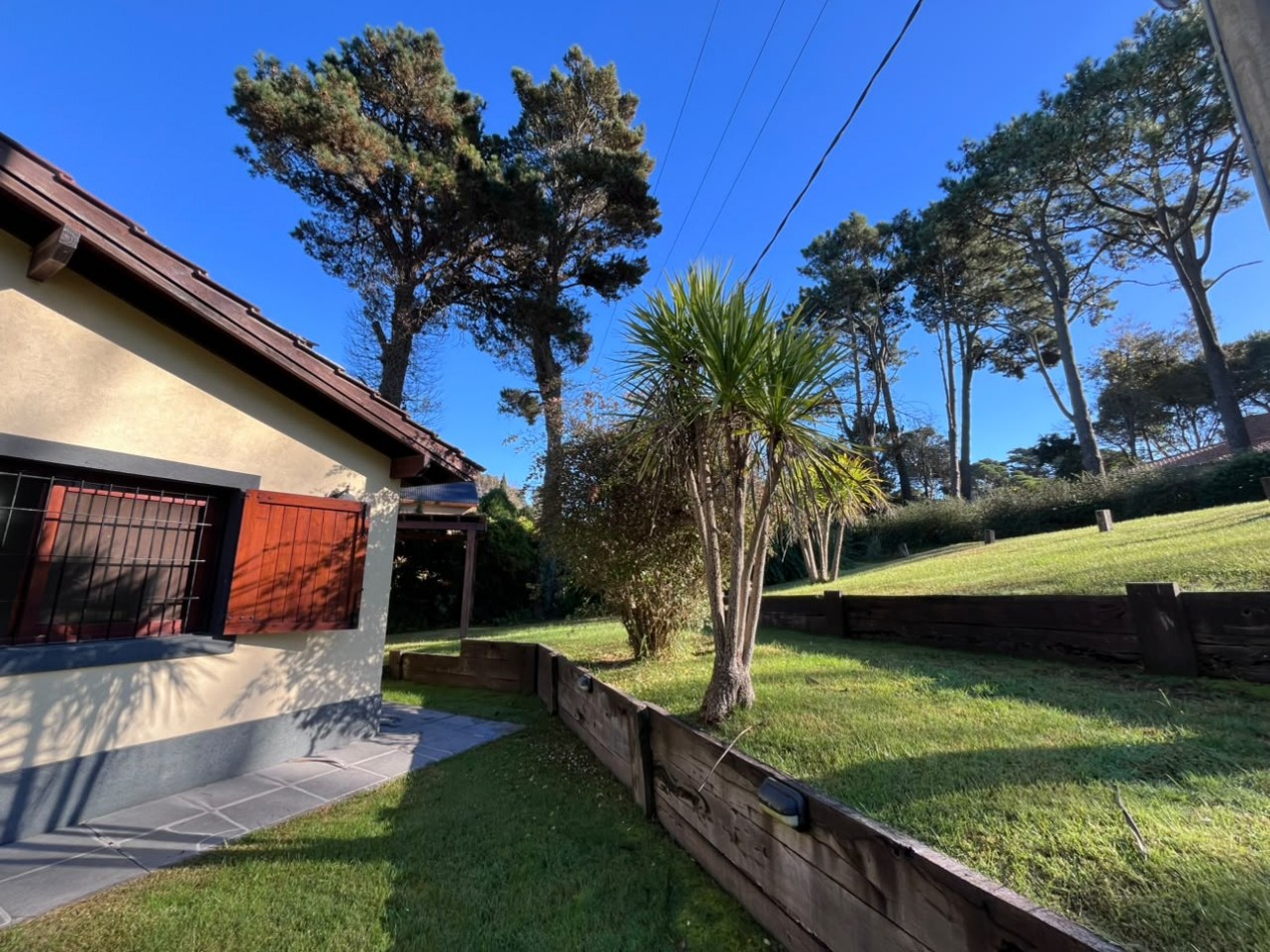 Venta de Casa 5 ambientes en Pinamar cerca del mar y centro comercial (cuenta con Gas Natural )