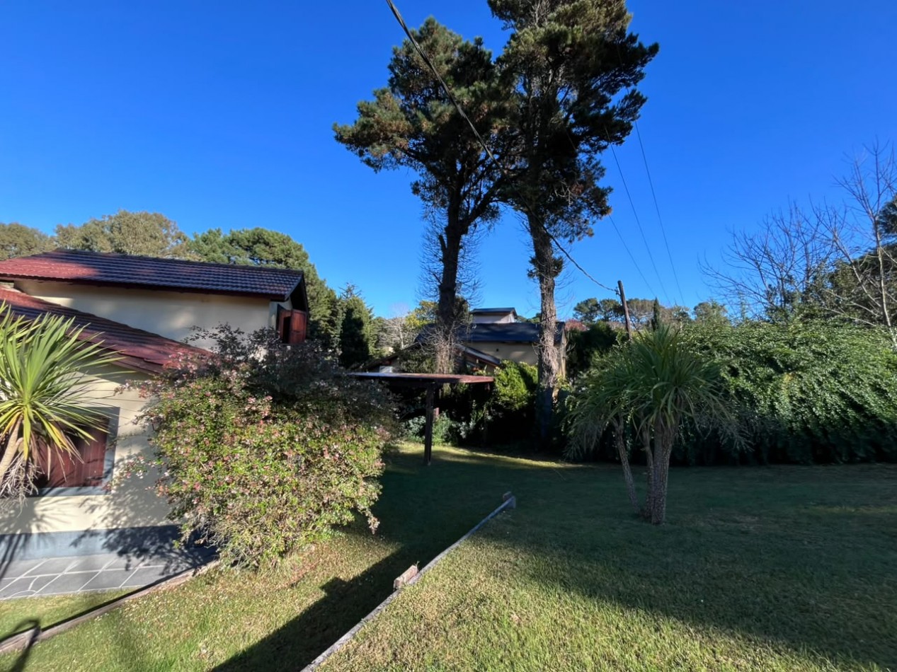 Venta de Casa 5 ambientes en Pinamar cerca del mar y centro comercial (cuenta con Gas Natural )