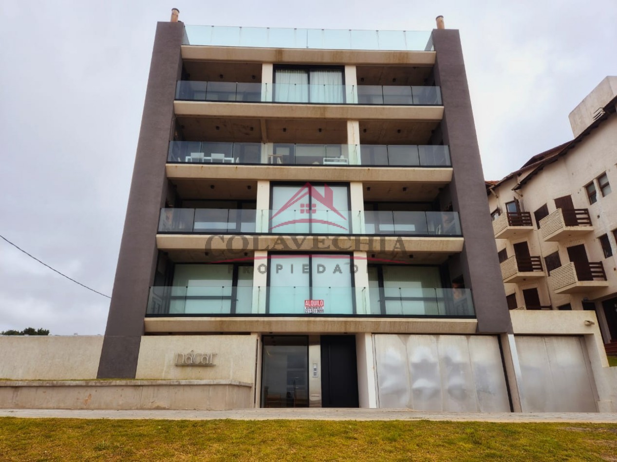 Espectacular tres ambientes frente al mar