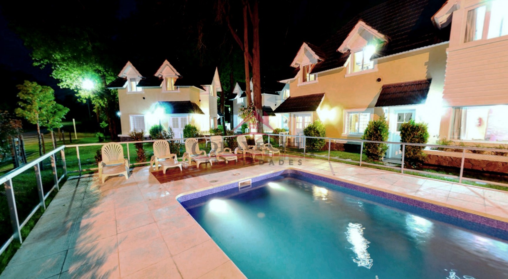 EN VENTA COMPLEJO EN BLOQUE O 5 DUPLEX SUBDIVIDIDOS 