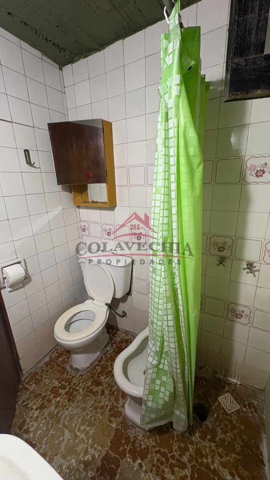 EN VENTA CASA + DEPARTAMENTO - PRAGA 955