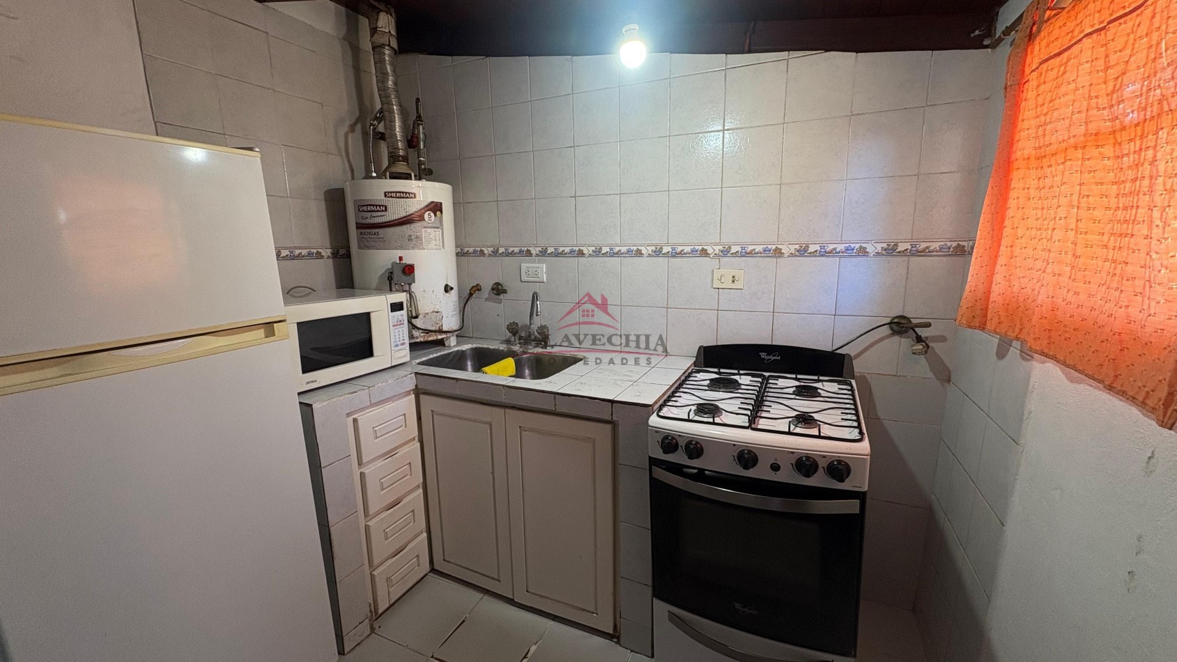 EN VENTA CASA + DEPARTAMENTO - PRAGA 955