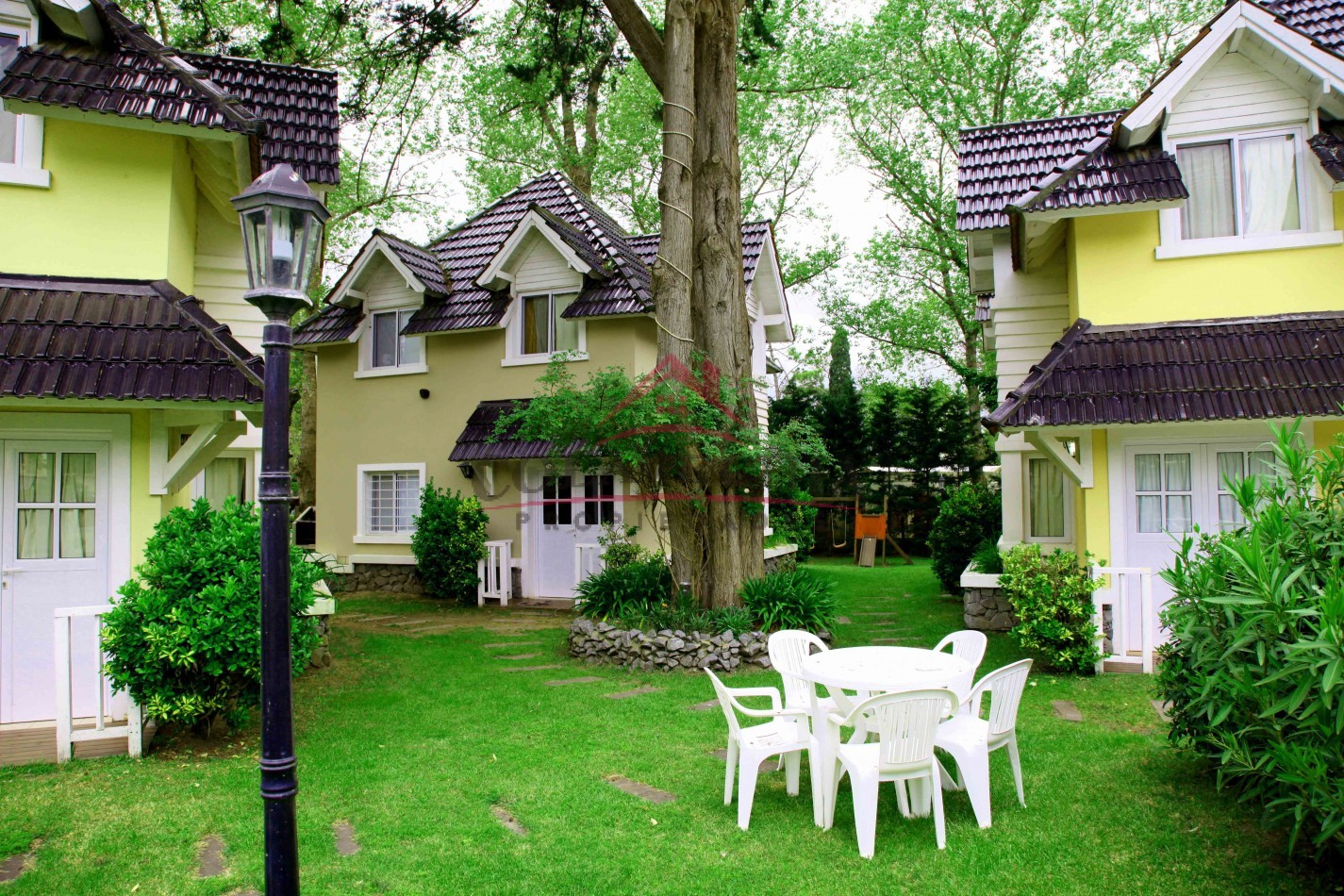 EN VENTA COMPLEJO EN BLOQUE O 5 DUPLEX SUBDIVIDIDOS 