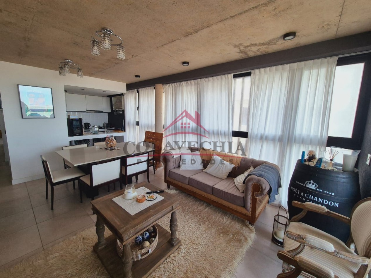 Espectacular tres ambientes frente al mar