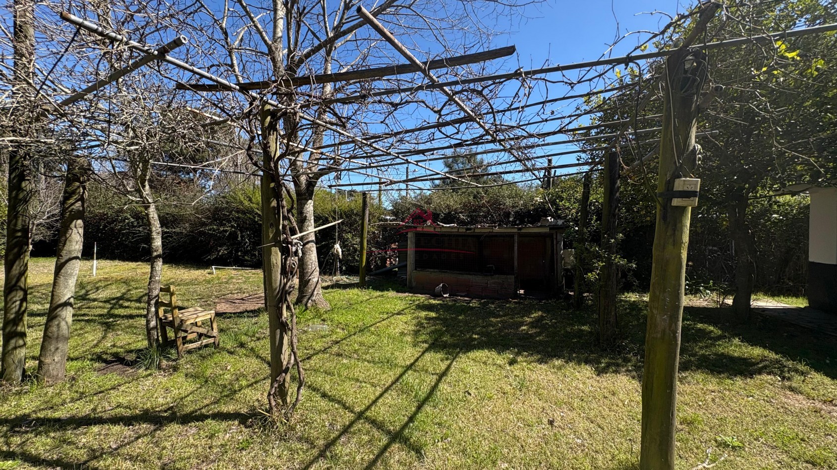 EN VENTA CASA + DEPARTAMENTO - PRAGA 955