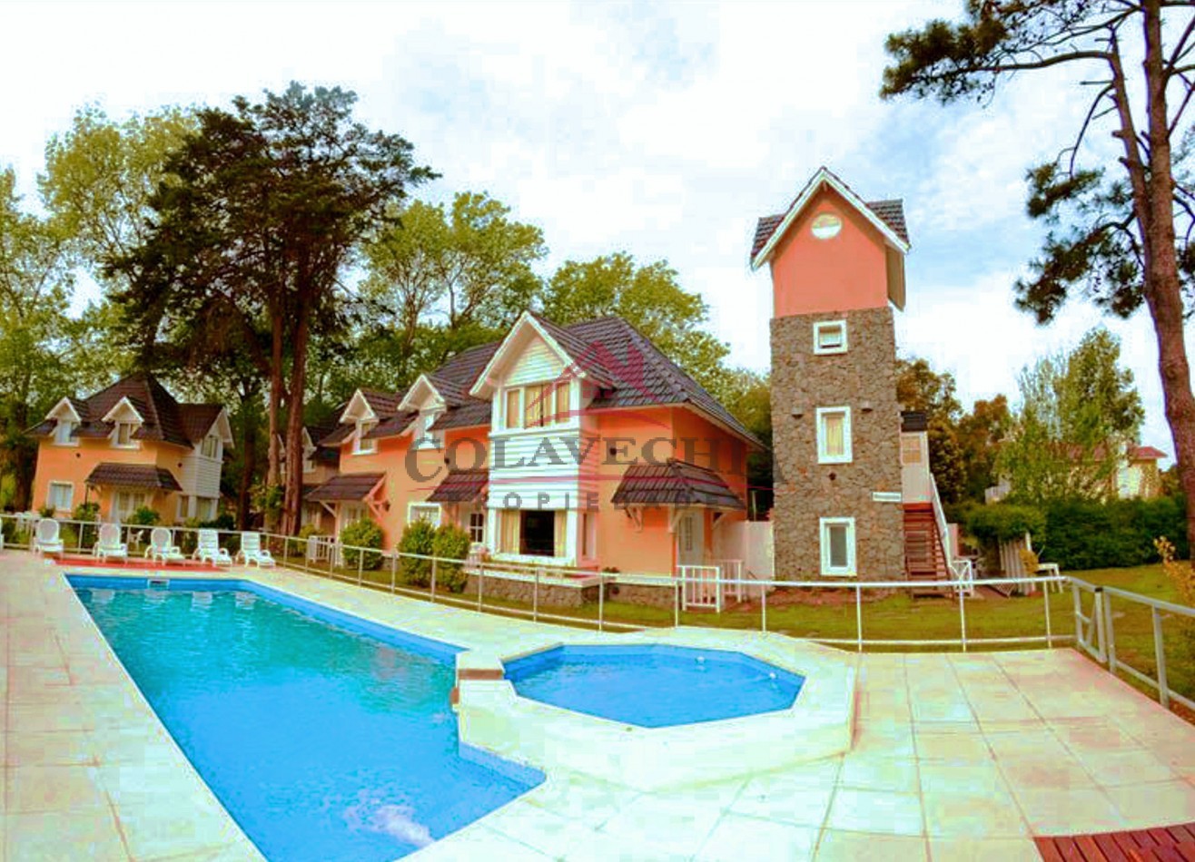 EN VENTA COMPLEJO EN BLOQUE O 5 DUPLEX SUBDIVIDIDOS 