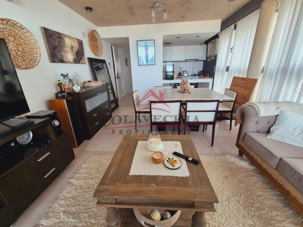 Espectacular tres ambientes frente al mar