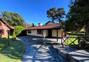 Venta de Casa 5 ambientes en Pinamar cerca del mar y centro comercial (cuenta con Gas Natural )
