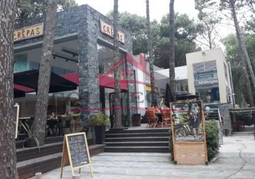 LOCAL COMERCIAL EN CARILO - en el paseo LOS TIPALES. 