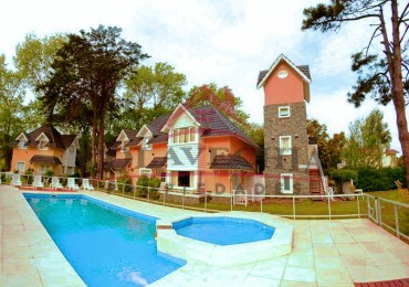 EN VENTA COMPLEJO EN BLOQUE O 5 DUPLEX SUBDIVIDIDOS 